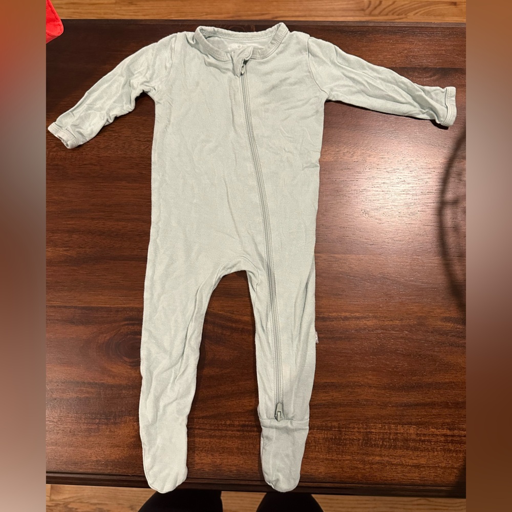 Kyte baby sleeper in good condition. Size 0-3 months. Sage green.